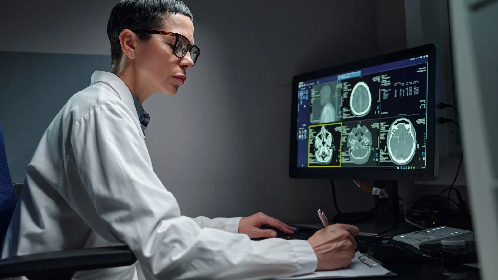 Consulta para monitoreo neurofisiológico intraoperatorio (MNIO)